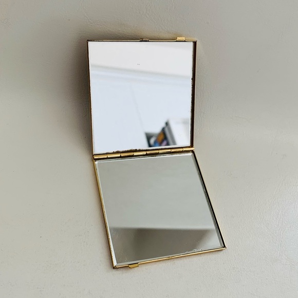 Vintage Fold-away Pocket Mirror - Picture 4 of 9